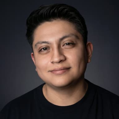 Manuel Severo — dirección creativa y estratégica de RESUELTO